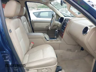 2008 Ford Explorer Eddie Bauer z VIN 1FMEU64E58UA04659, wystawiony jako IAAI lot #42013830 z przebiegiem 127 317 mil mil oraz . Historia ofert i sprzedaży dostępna na DreamBid. Obrazek 5.
