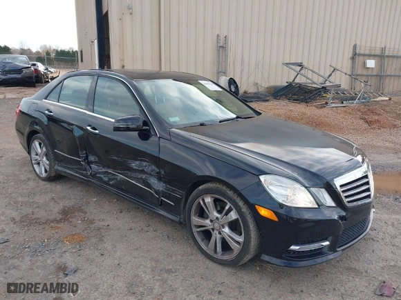 2013 Mercedes-Benz E-Class E 350 Luxury with VIN WDDHF5KB2DA715641, listed as a IAAI auction lot 41598326 with 89,060 mi miles. Bid and sale history available at carsss.com. Image 1.