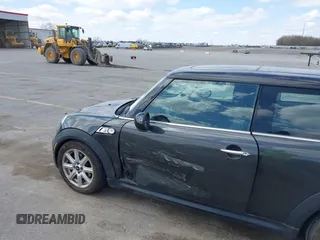 2013 MINI Hardtop S with VIN WMWSV3C59DT394005, listed as a IAAI auction lot 42028362 with 73,510 mi miles and . Bid and sale history available at DreamBid. Image 6.