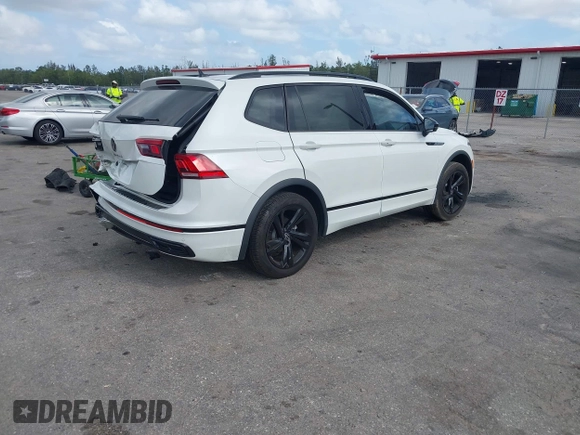 2024 Volkswagen Tiguan SE R-Line Black with VIN 3VVCB7AX6RM093792, listed as a IAAI auction lot 42117670 with 15,379 mi miles and . Bid and sale history available at DreamBid. Image 4.
