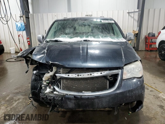 2014 Chrysler Town & Country Touring-L with VIN 2C4RC1CG3ER138853, listed as a Copart auction lot 45316815 with 163,692 mi miles and Salvage Title. Bid and sale history available at carsss.com. Image 5.