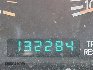 2000 Jeep Cherokee Classic with VIN 1J4FF58SXYL215871, listed as a IAAI auction lot 41855165 with 132,284 mi miles. Bid and sale history available at carsss.com. Image 15.