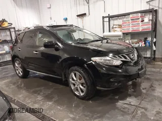 2013 Nissan Murano S z VIN JN8AZ1MW9DW308399, wystawiony jako IAAI lot #42386410 z przebiegiem 136 774 mil mil oraz . Historia ofert i sprzedaży dostępna na DreamBid. Obrazek 1.