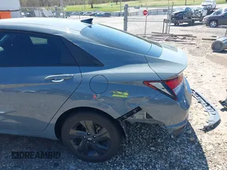 2022 Hyundai Elantra SEL z VIN KMHLM4AG5NU365970, wystawiony jako IAAI lot #42008183 z przebiegiem 62 332 mil mil oraz . Historia ofert i sprzedaży dostępna na DreamBid. Obrazek 18.