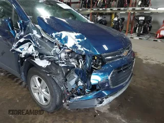 2020 Chevrolet Trax LT with VIN KL7CJPSB9LB330369, listed as a IAAI auction lot 41284251 with 26,848 mi miles. Bid and sale history available at carsss.com. Image 6.