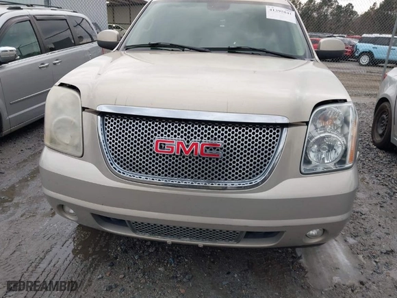2008 GMC Yukon Denali with VIN 1GKFK63888J149145, listed as a IAAI auction lot 41395841 with NaN miles. Bid and sale history available at carsss.com. Image 12.