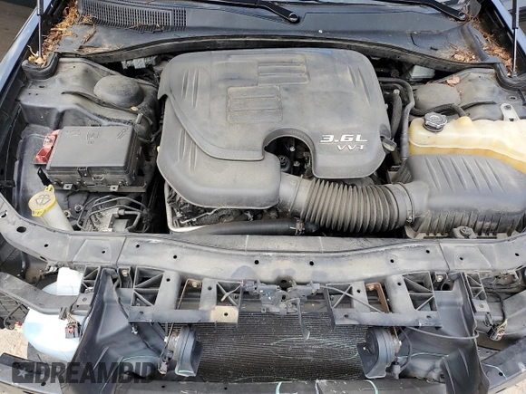 2016 Chrysler 300 C z VIN 2C3CCAEG7GH343186, wystawiony jako Copart lot #60067725 z przebiegiem 107 770 mil mil oraz Szkoda całkowita • Salvage title. Historia ofert i sprzedaży dostępna na DreamBid. Obrazek 11.