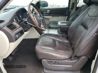 2014 Cadillac Escalade Platinum z VIN 1GYS4DEF6ER178624, wystawiony jako Copart lot #84922784 z przebiegiem 182 858 mil mil oraz Szkody całkowita. Historia ofert i sprzedaży dostępna na DreamBid. Obrazek 7.