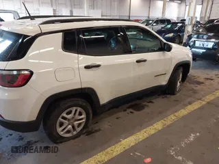 2018 Jeep Compass Sport with VIN 3C4NJCAB6JT124198, listed as a IAAI auction lot 41192196 with 104,557 mi miles. Bid and sale history available at carsss.com. Image 19.