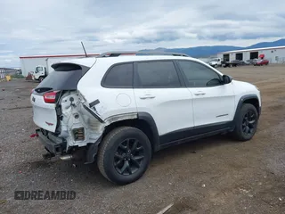 2017 Jeep Cherokee Trailhawk z VIN 1C4PJMBS7HW538219, wystawiony jako IAAI lot #42337681 z przebiegiem 168 734 mil mil oraz . Historia ofert i sprzedaży dostępna na DreamBid. Obrazek 4.