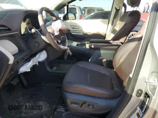 2024 Toyota Sienna Platinum z VIN 5TDESKFC8RS128364, wystawiony jako Copart lot #77888984 z przebiegiem 10 929 mil mil oraz Szkoda całkowita • Salvage title. Historia ofert i sprzedaży dostępna na DreamBid. Obrazek 7.