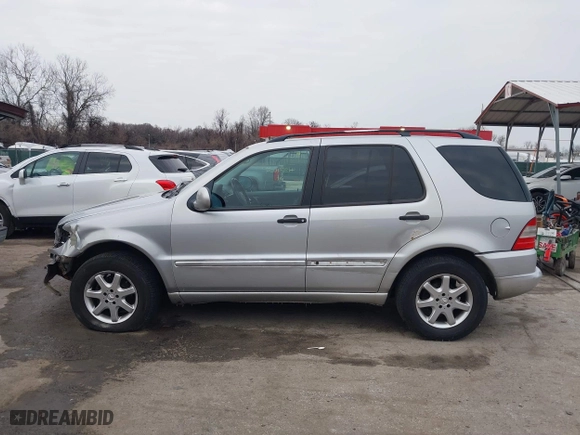 1999 Mercedes-Benz M-Class with VIN 4JGAB72E4XA113675, listed as a IAAI auction lot 41554604 with 230,092 mi miles. Bid and sale history available at carsss.com. Image 14.