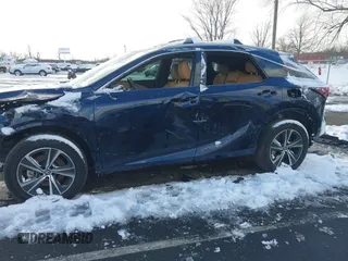 2024 Lexus RX 350 z VIN 2T2BAMCA9RC041002, wystawiony jako IAAI lot #41360795 z przebiegiem 23 908 mil mil oraz . Historia ofert i sprzedaży dostępna na DreamBid. Obrazek 18.