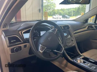 2020 Ford Fusion SEL z VIN 3FA6P0CD4LR177021, wystawiony jako IAAI lot #42743422 z przebiegiem 81 131 mil mil oraz . Historia ofert i sprzedaży dostępna na DreamBid. Obrazek 14.