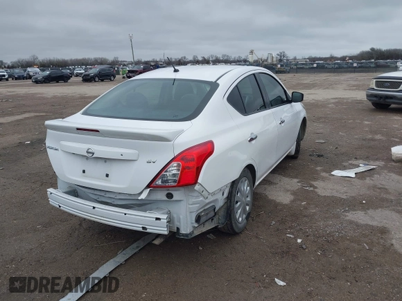 2019 Nissan Versa SV z VIN 3N1CN7AP3KL845999, wystawiony jako IAAI lot #41488079 z przebiegiem 120 491 mil mil oraz . Historia ofert i sprzedaży dostępna na DreamBid. Obrazek 4.