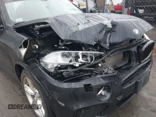 2017 BMW X5 xDrive35i z VIN 5UXKR0C36H0V76948, wystawiony jako IAAI lot #41015734 z przebiegiem 114 626 mil mil oraz . Historia ofert i sprzedaży dostępna na DreamBid. Obrazek 6.
