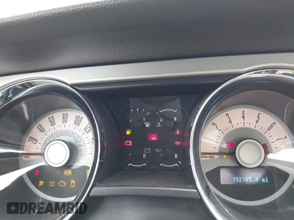 2011 Ford Mustang V6 z VIN 1ZVBP8AM6B5123048, wystawiony jako IAAI lot #42580989 z przebiegiem 192 185 mil mil oraz . Historia ofert i sprzedaży dostępna na DreamBid. Obrazek 7.