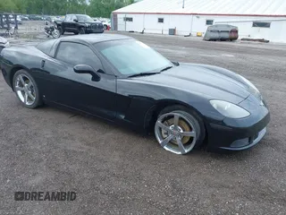 2008 Chevrolet Corvette z VIN 1G1YY25WX85125261, wystawiony jako IAAI lot #42266320 z przebiegiem 84 354 mil mil oraz . Historia ofert i sprzedaży dostępna na DreamBid. Obrazek 1.