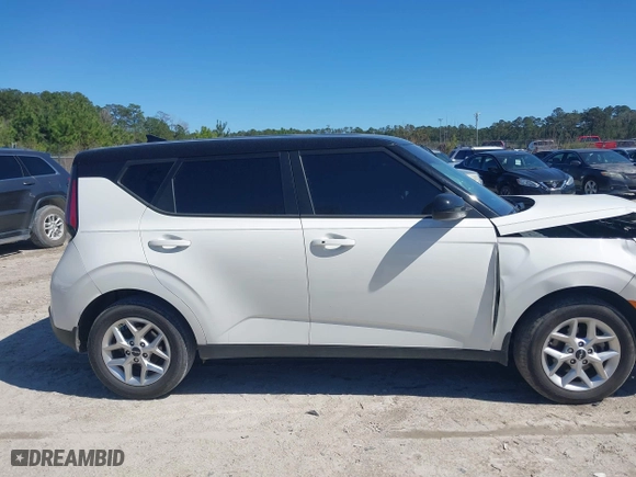 2024 Kia Soul LX with VIN KNDJ23AU0R7236315, listed as a IAAI auction lot 41818957 with 30,661 mi miles. Bid and sale history available at carsss.com. Image 13.