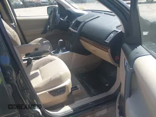 2010 Land Rover LR2 HSE z VIN SALFR2BN8AH170249, wystawiony jako IAAI lot #42244748 z przebiegiem 119 450 mil mil oraz . Historia ofert i sprzedaży dostępna na DreamBid. Obrazek 5.
