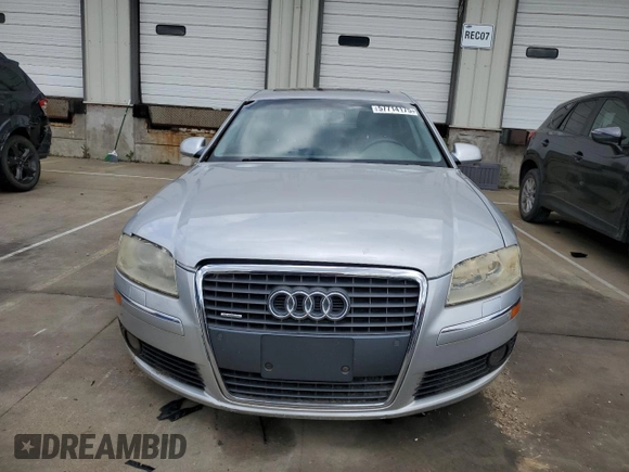 2006 Audi A8 4.2L z VIN WAUML44E26N004694, wystawiony jako Copart lot #57714175 z przebiegiem Nie podano mil oraz Tytuł czysty. Historia ofert i sprzedaży dostępna na DreamBid. Obrazek 5.