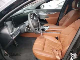 2023 BMW 7 Series 740i z VIN WBA23EH06PCL98645, wystawiony jako Copart lot #53717653 z przebiegiem Nie podano mil oraz . Historia ofert i sprzedaży dostępna na DreamBid. Obrazek 7.