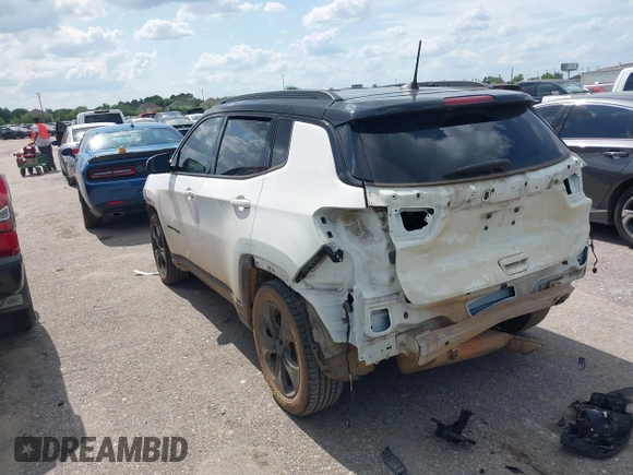 2020 Jeep Compass Latitude z VIN 3C4NJCBB9LT126299, wystawiony jako IAAI lot #42206657 z przebiegiem 60 550 mil mil oraz . Historia ofert i sprzedaży dostępna na DreamBid. Obrazek 3.