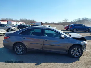 2017 Toyota Camry XLE z VIN 4T1BF1FK3HU424732, wystawiony jako IAAI lot #41684988 z przebiegiem 142 245 mil mil oraz . Historia ofert i sprzedaży dostępna na DreamBid. Obrazek 13.