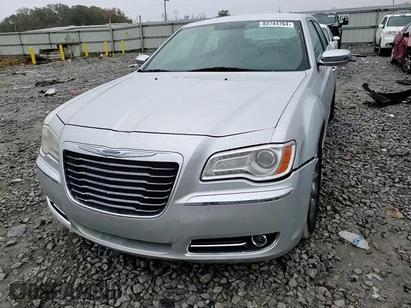 2012 Chrysler 300 Limited z VIN 2C3CCACG3CH310263, wystawiony jako Copart lot #83744764 z przebiegiem 246 532 mil mil oraz Szkoda całkowita • Salvage title. Historia ofert i sprzedaży dostępna na DreamBid. Obrazek 10.