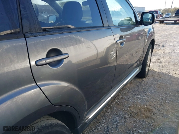 2011 Mitsubishi Outlander SE with VIN JA4AS3AW7BU020710, listed as a IAAI auction lot 41886025 with 195,234 mi miles. Bid and sale history available at carsss.com. Image 6.