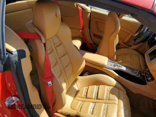 2014 Ferrari California z VIN ZFF65TJA2E0201735, wystawiony jako Copart lot #75178054 z przebiegiem Nie podano mil oraz Szkody całkowita. Historia ofert i sprzedaży dostępna na DreamBid. Obrazek 10.