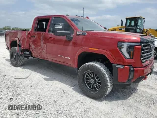 2024 GMC Sierra 2500HD AT4 z VIN 1GT49PEY8RF329909, wystawiony jako Copart lot #53800615 z przebiegiem 12 863 mil mil oraz Szkoda całkowita • Salvage title. Historia ofert i sprzedaży dostępna na DreamBid. Obrazek 4.