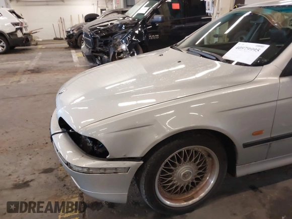 2000 BMW 5 Series 528iA with VIN WBADM6343YGU29947, listed as a IAAI auction lot 40979995 with 191,475 mi miles. Bid and sale history available at carsss.com. Image 14.
