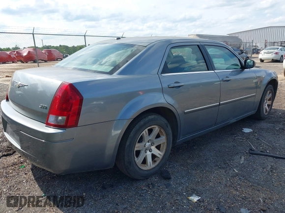 2007 Chrysler 300 with VIN 2C3LA43R07H860986, listed as a IAAI auction lot 42162490 with 117,334 mi miles. Bid and sale history available at carsss.com. Image 4.