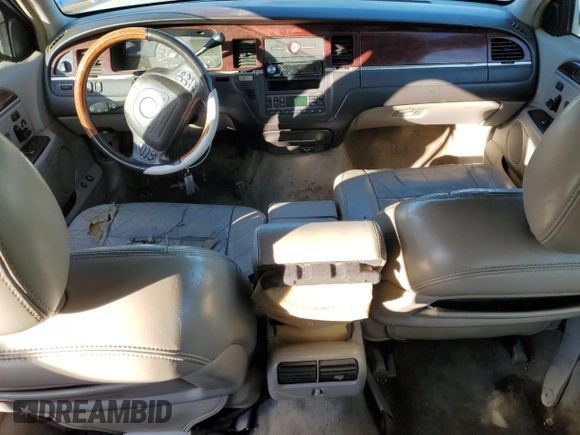 2003 Lincoln Town Car Signature z VIN 1LNHM82W73Y612608, wystawiony jako Copart lot #88304985 z przebiegiem Nie podano mil oraz Nie do naprawy • Non repairable. Historia ofert i sprzedaży dostępna na DreamBid. Obrazek 8.