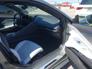 2024 Chevrolet Corvette 2LT z VIN 1G1YB2D43R5105307, wystawiony jako IAAI lot #42060470 z przebiegiem 9400 mil mil oraz . Historia ofert i sprzedaży dostępna na DreamBid. Obrazek 5.