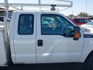 2015 Ford F-250 XL z VIN 1FD7X2A66FEC39519, wystawiony jako IAAI lot #41853743 z przebiegiem 232 244 mil mil oraz . Historia ofert i sprzedaży dostępna na DreamBid. Obrazek 13.