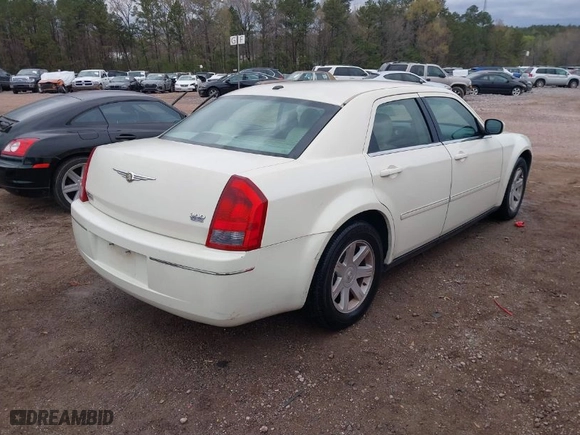 2006 Chrysler 300 Touring with VIN 2C3KA53G26H425157, listed as a IAAI auction lot 41856747 with 137,484 mi miles. Bid and sale history available at carsss.com. Image 4.
