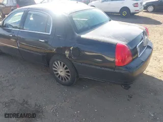 2006 Lincoln Town Car Signature with VIN 1LNHM81W66Y643077, listed as a IAAI auction lot 40527238 with NaN miles. Bid and sale history available at carsss.com. Image 6.