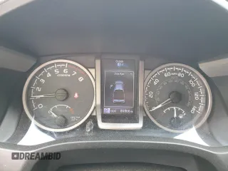 2018 Toyota Tacoma SR5 с VIN 5TFAZ5CN3JX071474, выставлен на аукционе Copart как лот 54677335 с пробегом 86 866 миль миль и Списание • Salvage title. История ставок и продаж доступна на DreamBid. Изображение 9.