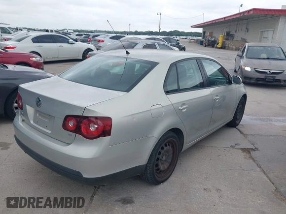 2010 Volkswagen Jetta S с VIN 3VWJZ7AJ8AM026075, выставлен на аукционе IAAI как лот 42402168 с пробегом 172 971 миль миль и . История ставок и продаж доступна на DreamBid. Изображение 4.