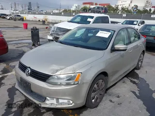 2014 Volkswagen Jetta Sedan SE w/Connectivity with VIN 3VWD17AJ9EM247789, listed as a IAAI auction lot 41934417 with 190,975 mi miles. Bid and sale history available at carsss.com. Image 6.