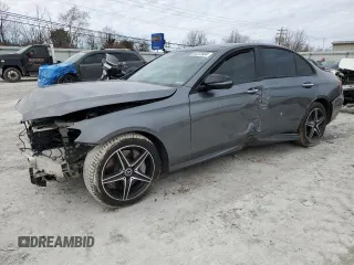 2019 Mercedes-Benz E-Class E 300 with VIN WDDZF4KB4KA525755, listed as a Copart auction lot 84372664 with 0 mi miles and Salvage Title. Bid and sale history available at carsss.com. Image 1.