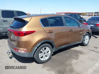 2017 Kia Sportage LX z VIN KNDPMCAC5H7121297, wystawiony jako IAAI lot #42088915 z przebiegiem 91 374 mil mil oraz . Historia ofert i sprzedaży dostępna na DreamBid. Obrazek 4.