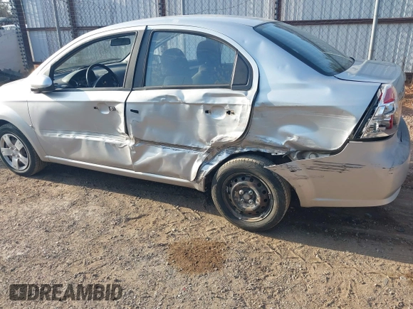 2009 Chevrolet Aveo 1LT z VIN KL1TD56E49B372791, wystawiony jako IAAI lot #41890124 z przebiegiem 118 648 mil mil oraz . Historia ofert i sprzedaży dostępna na DreamBid. Obrazek 6.