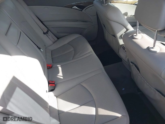 2007 Mercedes-Benz E-Class 3.5L with VIN WDBUF56X47B073287, listed as a IAAI auction lot 41803872 with 134,364 mi miles. Bid and sale history available at carsss.com. Image 8.