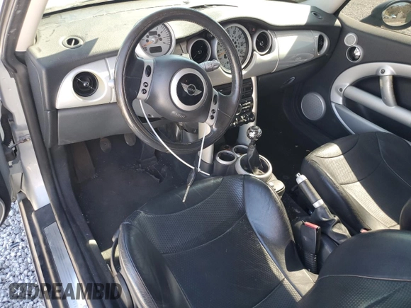 2002 MINI Hardtop with VIN WMWRC33472TC34281, listed as a Copart auction lot 71631644 with 196,947 mi miles and Salvage Title. Bid and sale history available at DreamBid. Image 8.