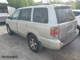 2006 Honda Pilot EX-L with VIN 5FNYF28506B005092, listed as a IAAI auction lot 42083249 with 199,361 mi miles. Bid and sale history available at carsss.com. Image 3.