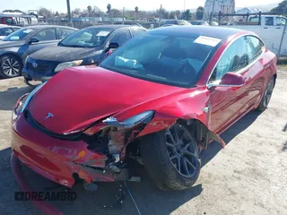 2018 Tesla Model 3 Long Range Battery z VIN 5YJ3E1EA4JF022284, wystawiony jako IAAI lot #41422203 z przebiegiem 71 521 mil mil oraz . Historia ofert i sprzedaży dostępna na DreamBid. Obrazek 6.