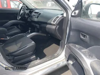 2008 Mitsubishi Outlander SE z VIN JA4LT31W28Z012886, wystawiony jako IAAI lot #41867742 z przebiegiem 207 481 mil mil oraz . Historia ofert i sprzedaży dostępna na DreamBid. Obrazek 5.